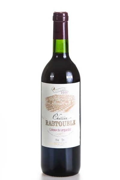 Bouteille de vin photographiée sur fond blanc