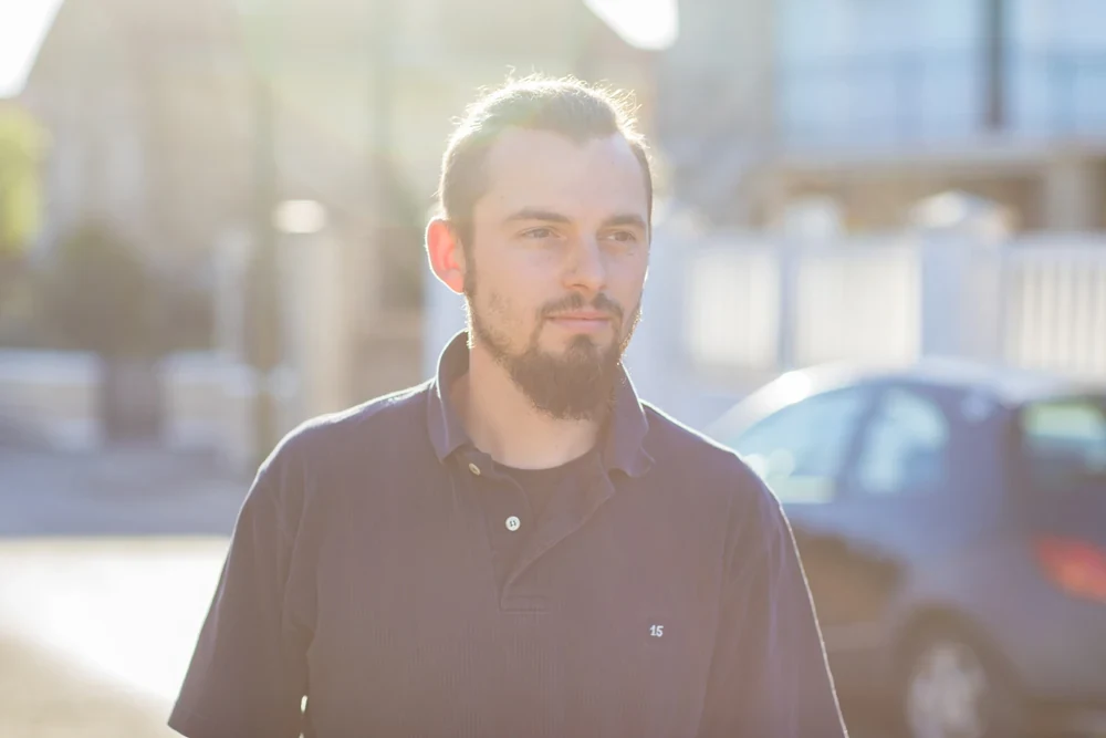 Portrait de l’artisan en lumière naturelle