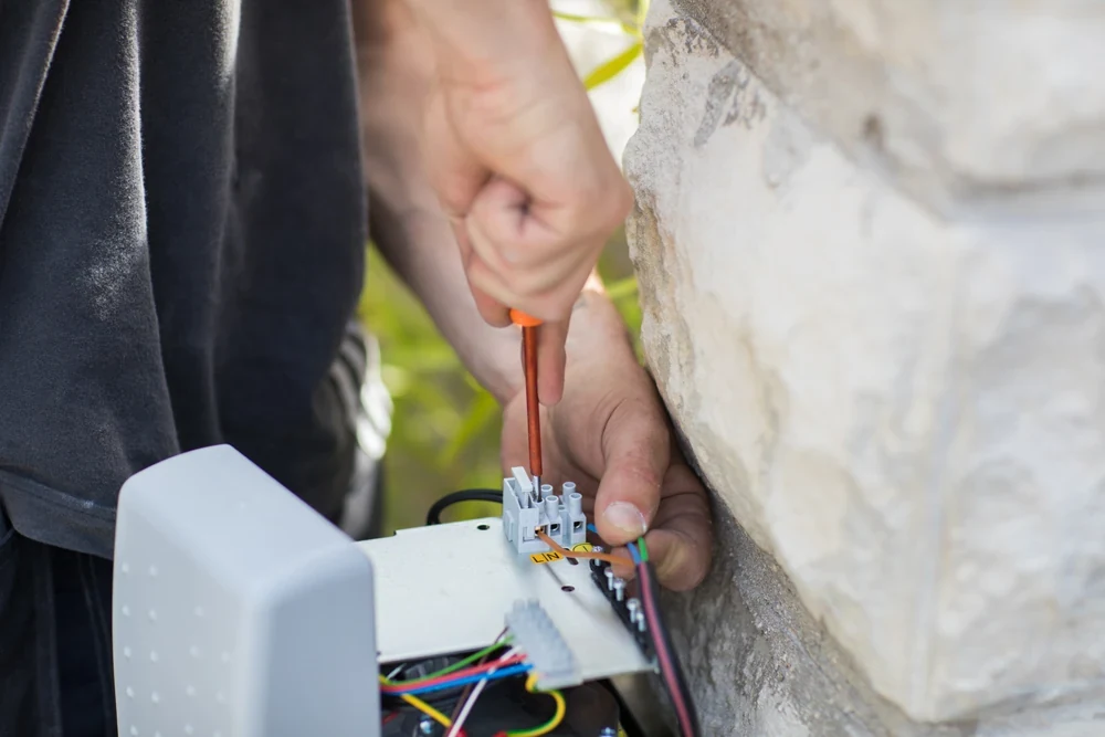 Raccordement d’un automatisme de portail