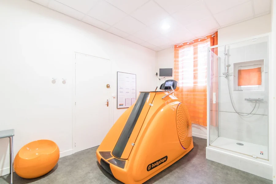 Vue de la salle et des équipements de remise en forme