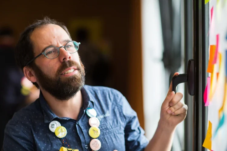 Participant du Museomix présentant ses idées