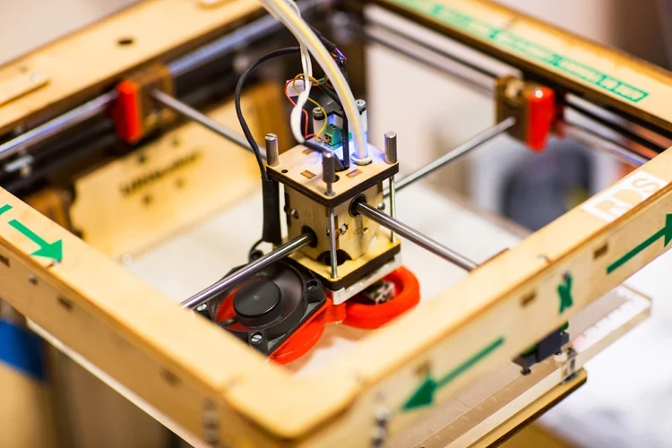 Imprimante 3D en cours de fabrication au Museomix