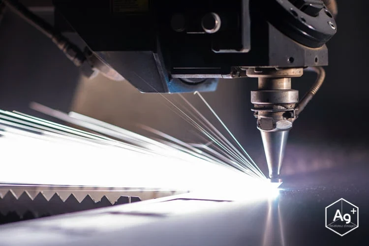 Découpe laser du métal en atelier