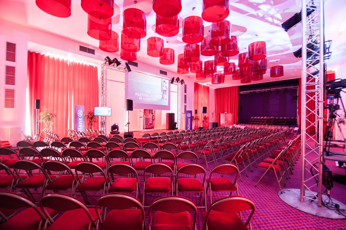 Salle de spectacle à Cabourg photographiée lors d’un événement